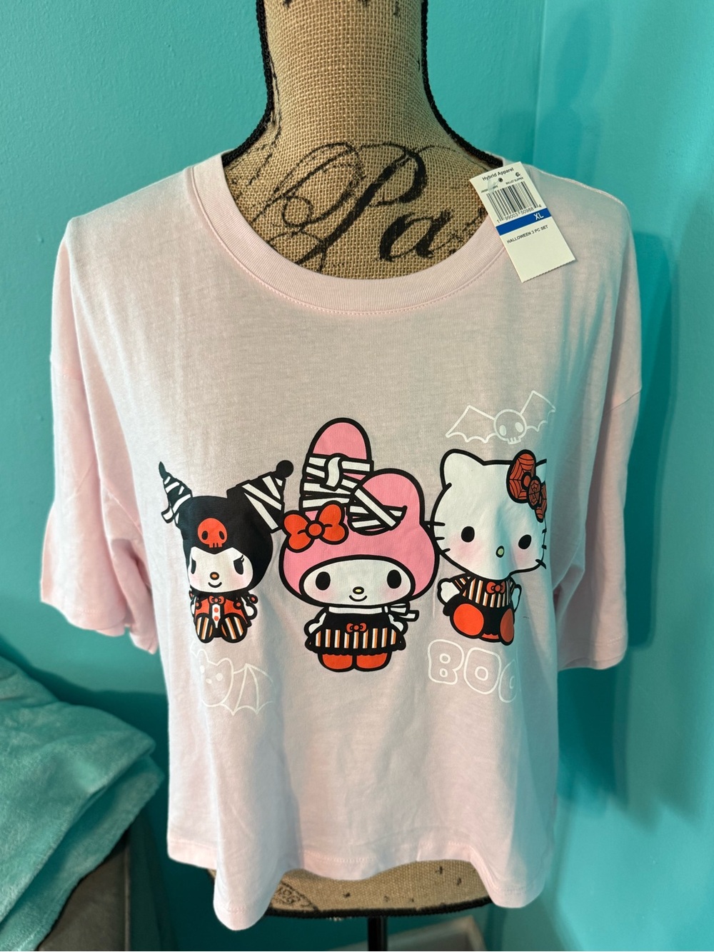 NWT Love Tribe Hello Kitty and Friends Adorable Cropped Halloween Pink T-shirt
